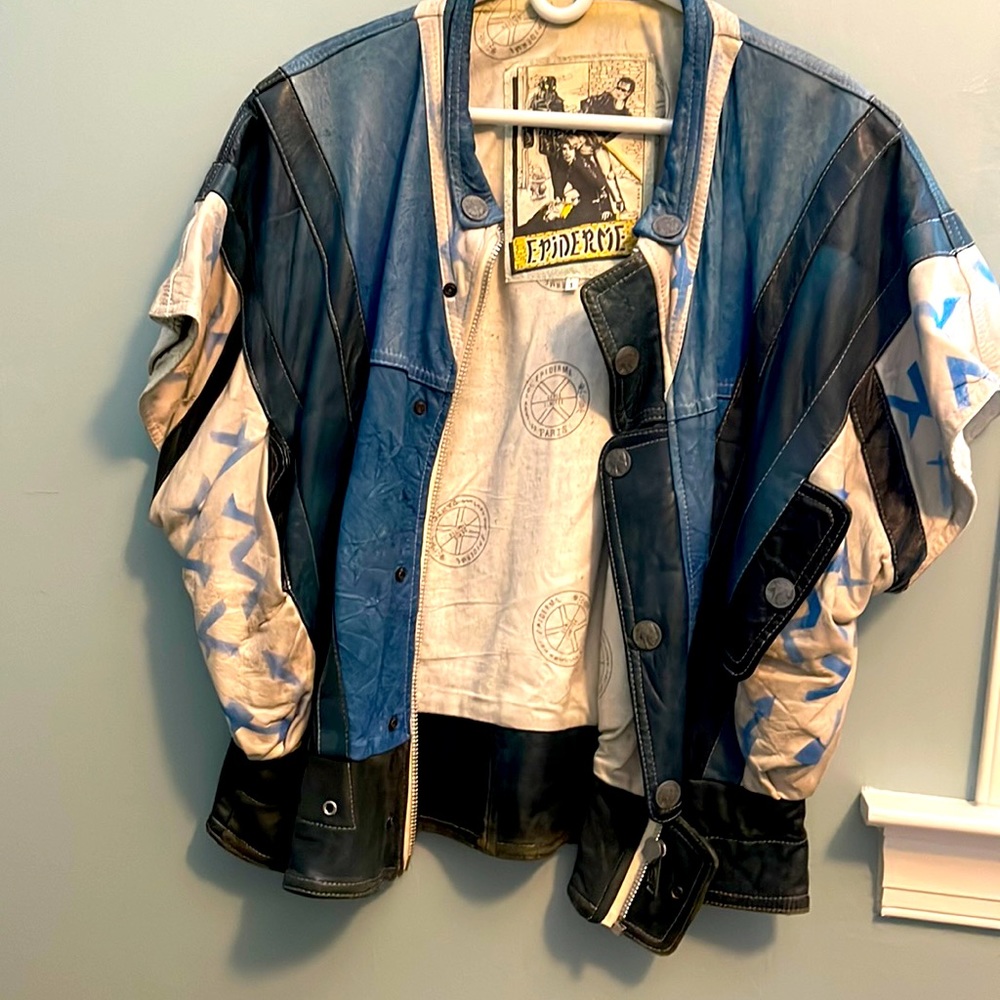 Unique/Stylish/Rare Leather Vest - Picture 6 of 13